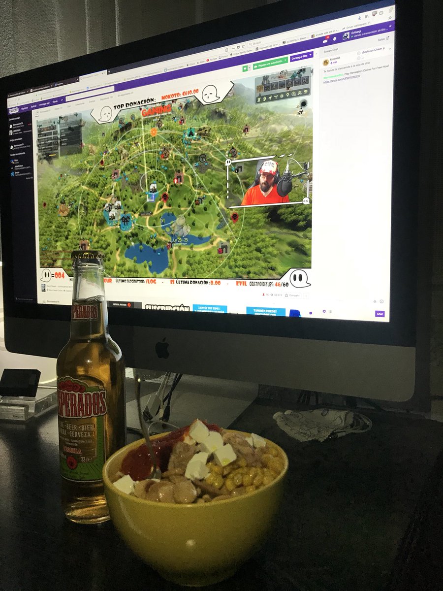 EvilSergi's tweet photo. No hay nada mejor que tener amigos que compartan tu misma locura (y horarios raros) @Stormseeker79 @mephistov #RandomGamePlay #menosmalquenosoyelunico https://t.co/j91vKLkzgf