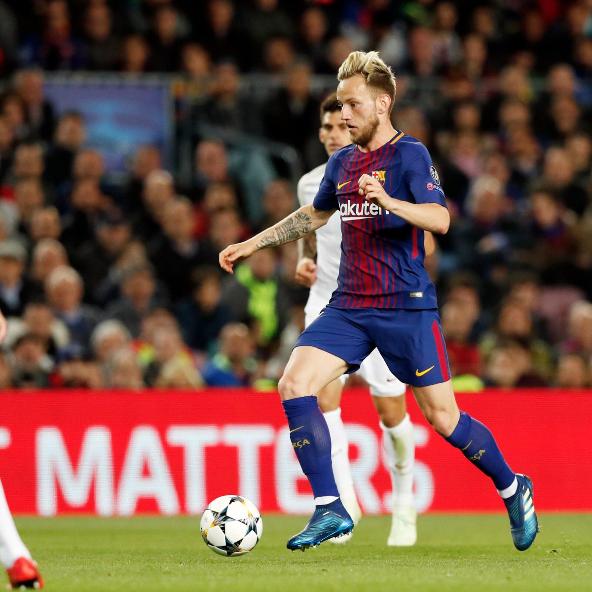 ivanrakitic's tweet photo. Buen resultado y gran partido, pero habrá que dar el 100% en la vuelta ¡Vamos equipo 💪⚽️! #BarçaRoma
A good result in a great match, but we will have to give our best in the second leg #ForçaBarça 🔵🔴 https://t.co/zw7AUorubR