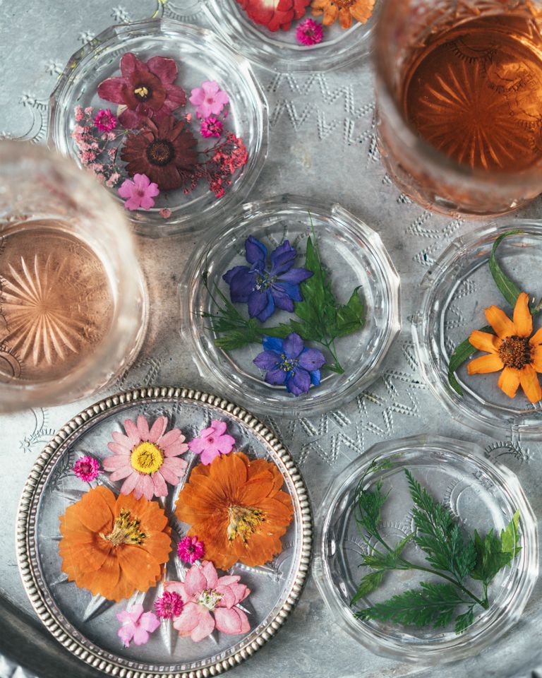 KJMArchitecture's tweet image. Home DIY: Make these beautiful pressed flower glass coasters in three simple steps. Read here: ow.ly/eTWt30jjGRT #DIY #homediy #spring #flowers #home #homedecor #craft