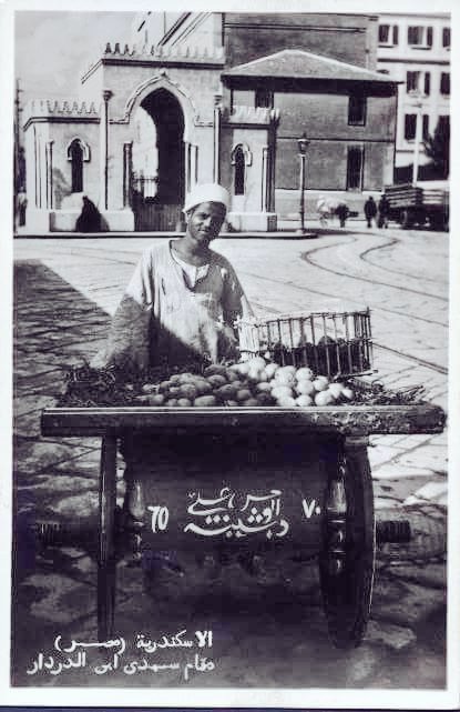 zahraaawd's tweet photo. Abu Darda mausoleum & Prickly pear seller, Attarin, Alexandria 1940s
#Pricklypear
#Abudarda
#mausoleum
#vintage_Alexandria
#Attarin https://t.co/I94Ydjb9P9