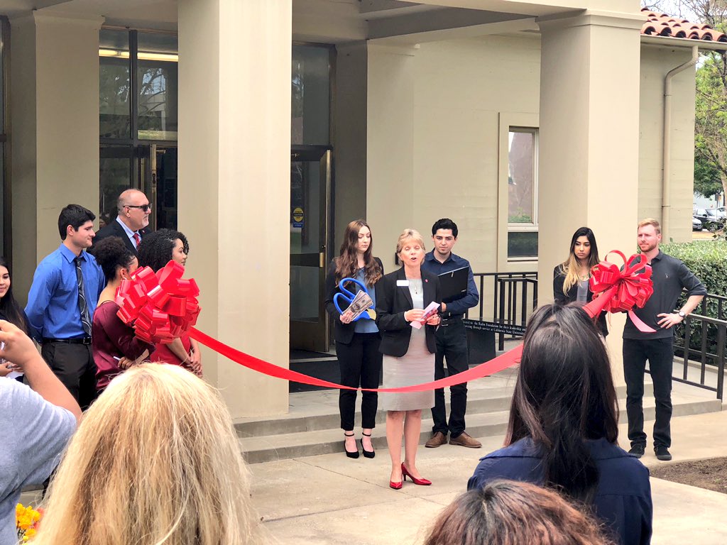 Fresno_State's tweet image. April is #FinancialLiteracyMonth, and there's a new Money Management Center for students at @Fresno_State! 

Check out the Grand Opening today and see what services are available to students: fresnostate.edu/studentaffairs…