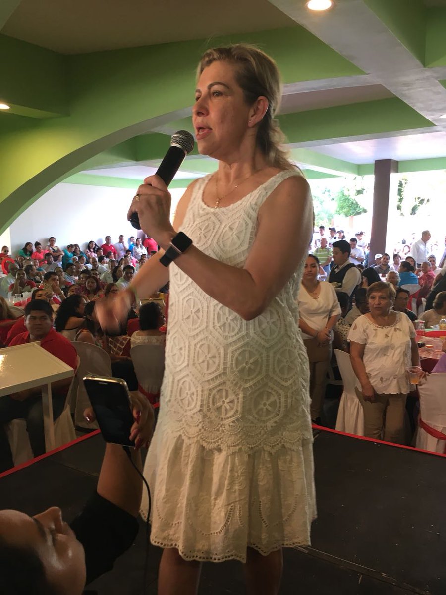 CNOP_VER's tweet photo. Con paso firme avanza @mcpinete rumbo a la victoria en su gira por el norte del estado. 
Al grito de 'Yo no me rajo por mi gente' arrasa multitudes en su apoyo. 
#Veracruz #MaruPinete #CNOP https://t.co/4s9sK46w0Y