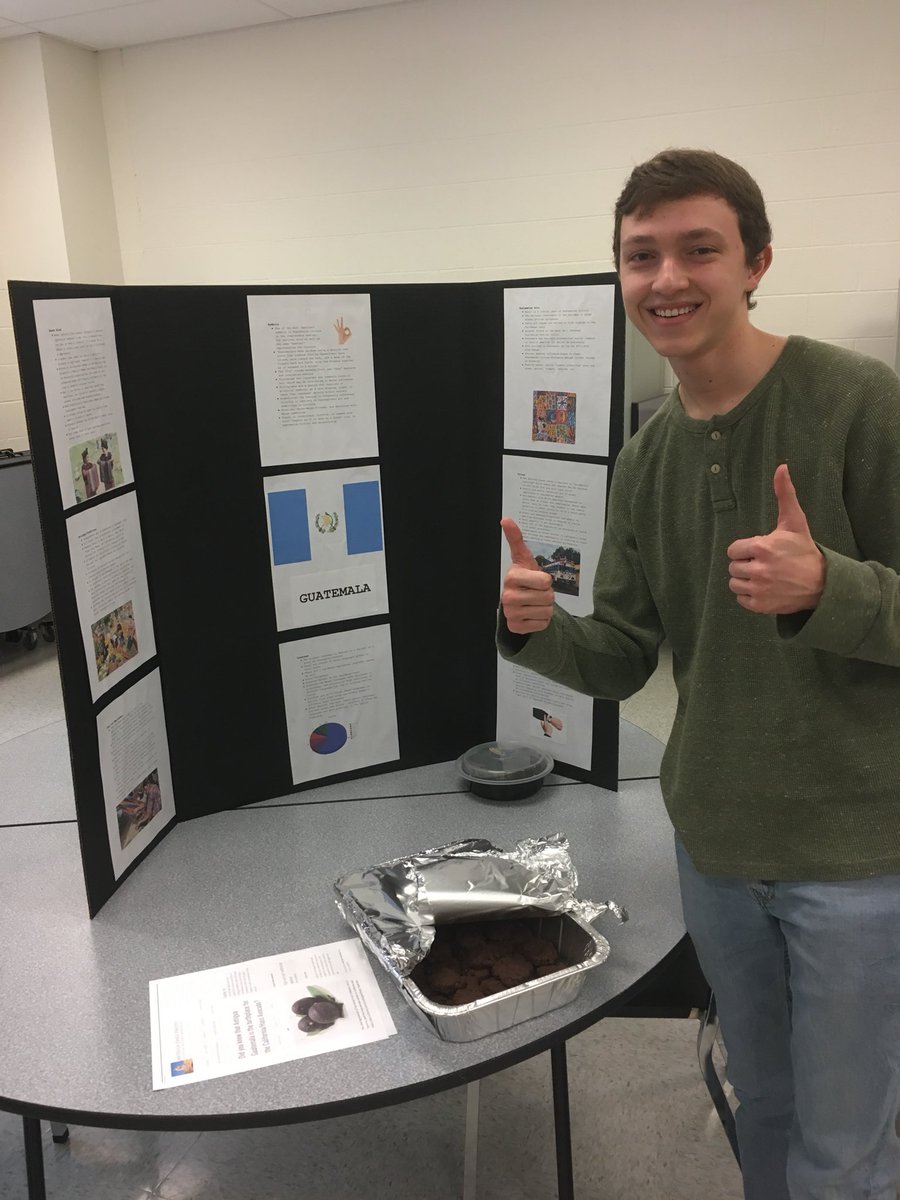 CoachKenneyXC's tweet photo. @oakdalehs Sociology students share what they learned at the Culture Festival! Way to Go! #ExcitementForLearning @OHSBearsRead https://t.co/wMtINlx4Jo