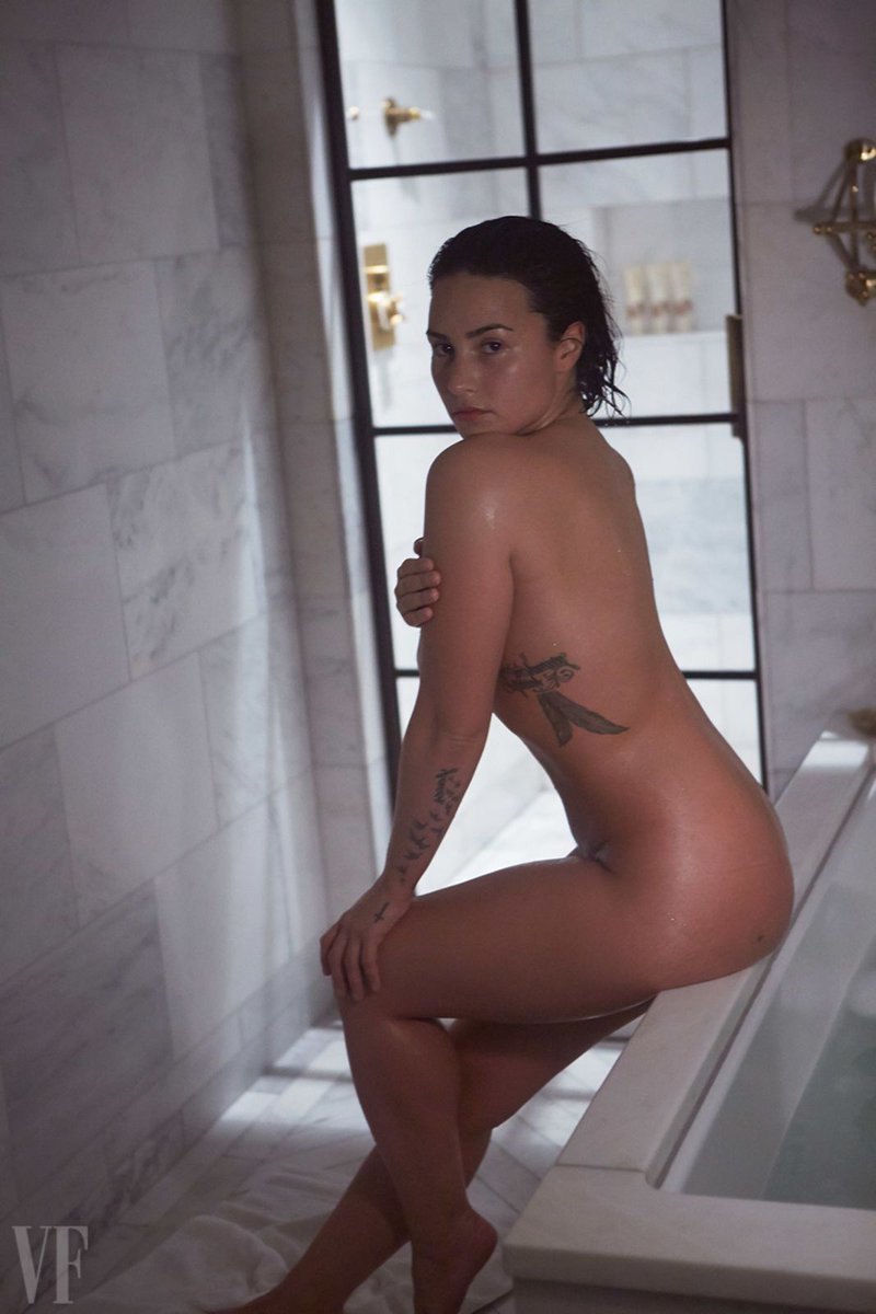 Demi lovato goes naked and un