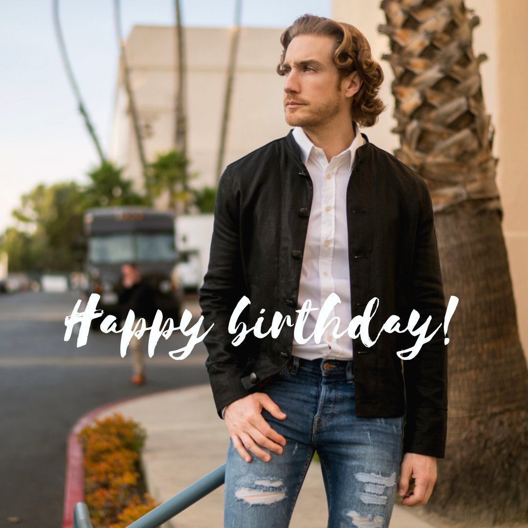 catyro10's tweet photo. @eugenio_siller
#HappyBdayEugenioSiller aquí en España ya es 5 de Abril 🎈🎉 🎶cumpleaños feliz te deseamos todos.. cumpleaños feliz 🎶 q tengas un día cargado d bendiciones mucho amor y felicidad #TQM 🎂🎉🎈💚👏 https://t.co/i826N3TV4e