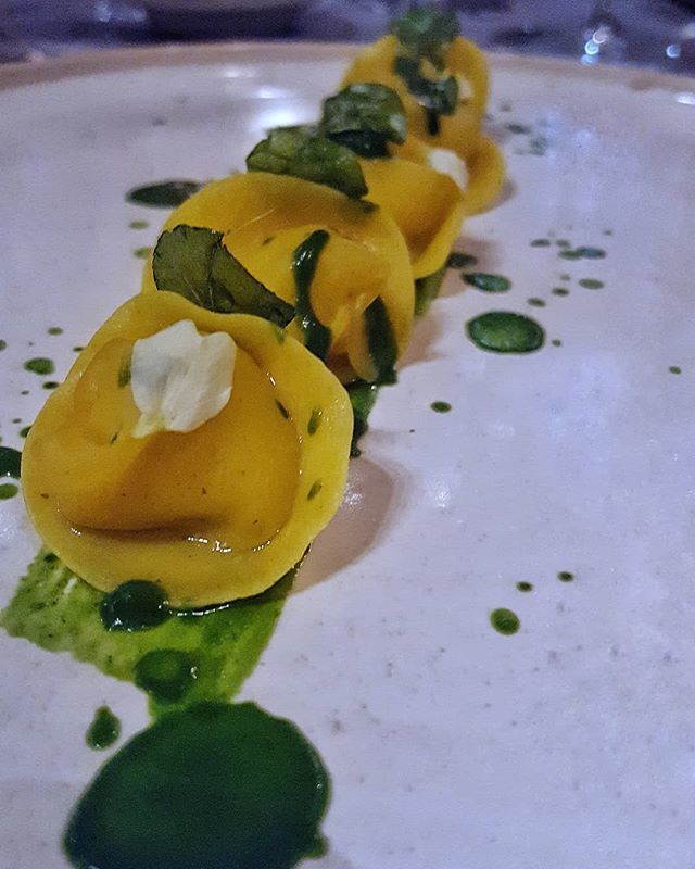 biancatecchiati's tweet photo. Barchette all'olio, crema di cime di rapa, tartare di ricciola @antonellosardi @labottegadelbuoncaffe per il #premioLaudemio #foodexperience #foodlove #italianfood #visititaly #igersitalia #bbctravel #popeating #foodphotography #natgeoteavel #official_it… https://t.co/gj6Zy0OKbl https://t.co/oY0nv42cdZ