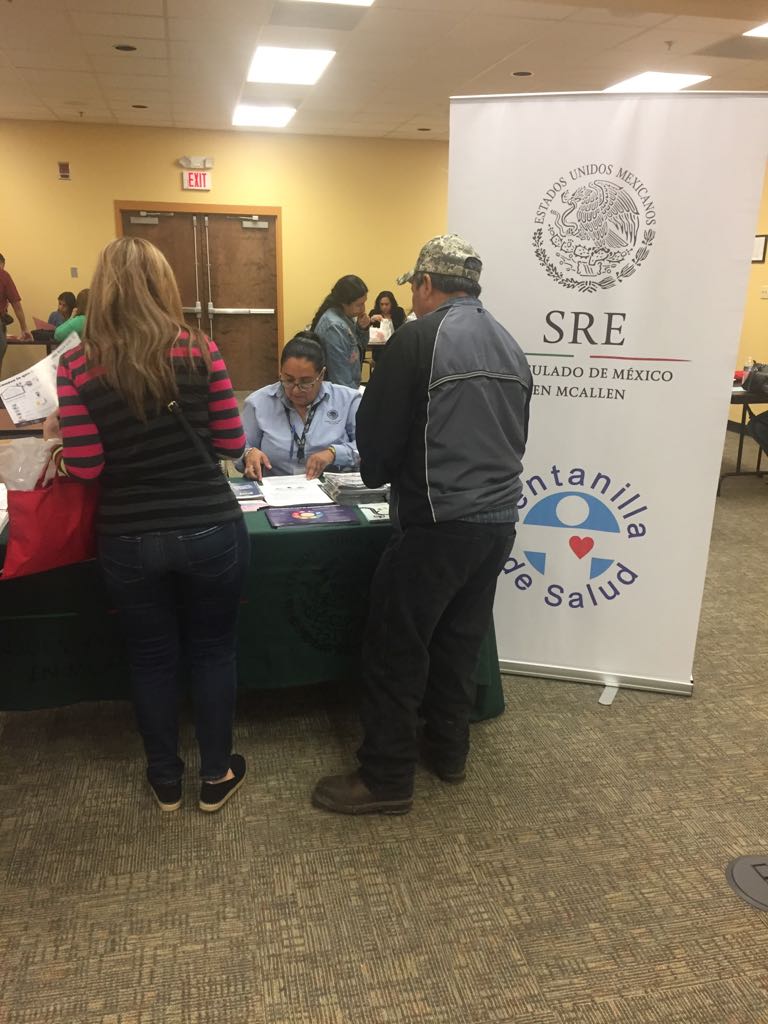 ConsulMexMAC's tweet photo. Hoy durante la "Feria de Servicios para Padres" en Region One, se impartió información sobre los trámites y programas que ofrece @ConsulMexMAC @egbernalm @IME_SRE @ventanillasalud https://t.co/PVG5jXj7zR