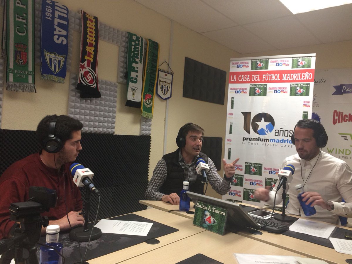 IvoVillar's tweet photo. Otra gran tarde de radio, esta vez aprendiendo de @jllesma acercando un poco más el mundo de nuestros grandes colegiados madrileños
Entrevista muy didáctica y recomendable
QUE BONITO PODER DISFRUTAR DE @Balon_Tierra
https://t.co/NLgLZjslvD
#BalonATierra
#Programa76 https://t.co/otiQ3Bt1JD
