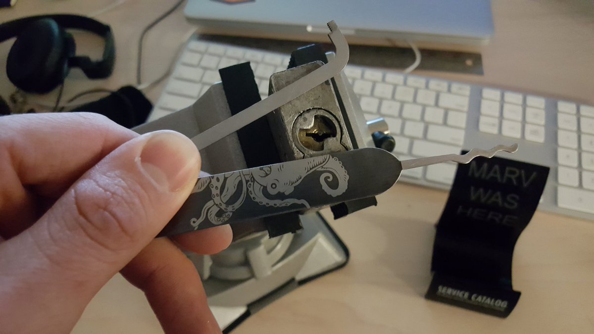 d1dymu5's tweet photo. Christmas present finally opened. After hours of SPP, #OctoRake finally got it open. Cleaned and ready to rebuild. #marvwashere https://t.co/tVNLWPPoeW
