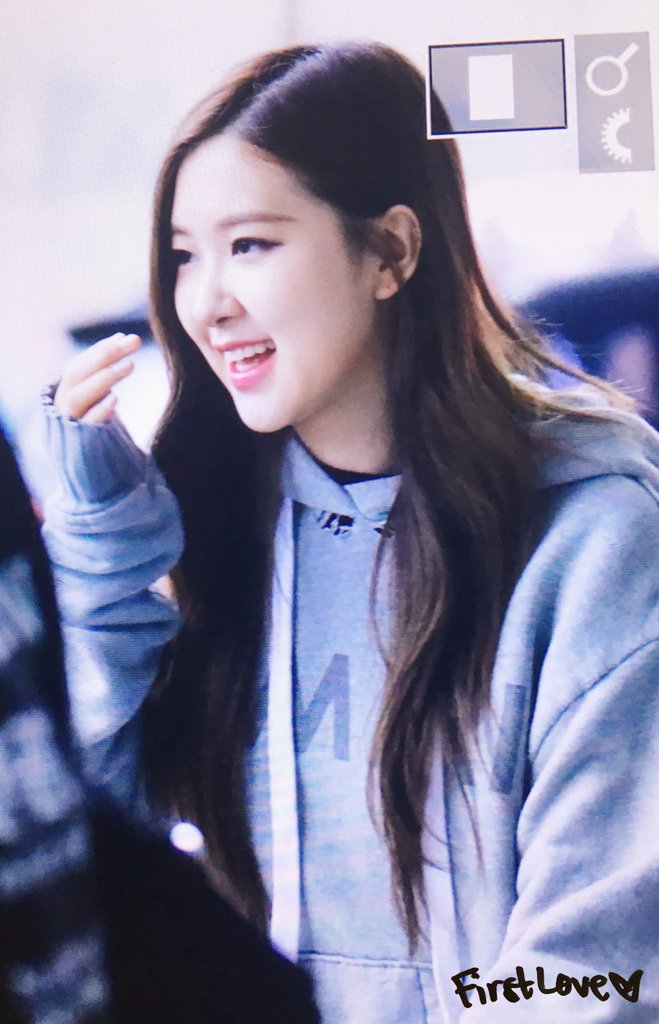 firstlove_rose's tweet photo. 180405 인천입국 

😗💗

#블랙핑크 #로제 #BLACKPINK #ROSÉ https://t.co/RbTxdGcc3L