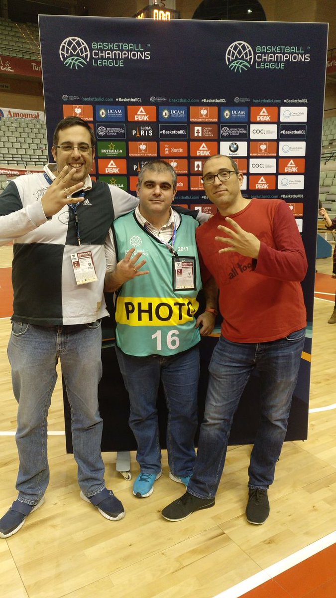 juanmagician's tweet photo. Día histórico para mi @UCAMMurcia  Poder compartirlo con mis hermanos @JBGtuitero y @0zkur0 lo hace todavía mejor. Ha sido un camino largo desde LEB hasta aquí pero ha merecido la pena. #FinalFour https://t.co/2Iis9clWse