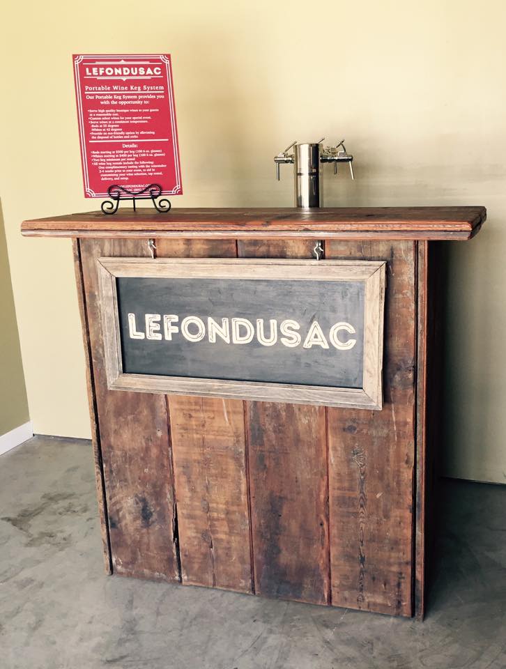 TravelPaso's tweet photo. Happy (early) Birthday, @lefondusac! 🎉 Celebrate their Two Year Anniversary on April 28, with delicious food, live music and their single barrel lot wines on tap. 
https://t.co/bX0ShIF7jF 
#TravelPaso   #WineTasting https://t.co/FtvtdnPdOh