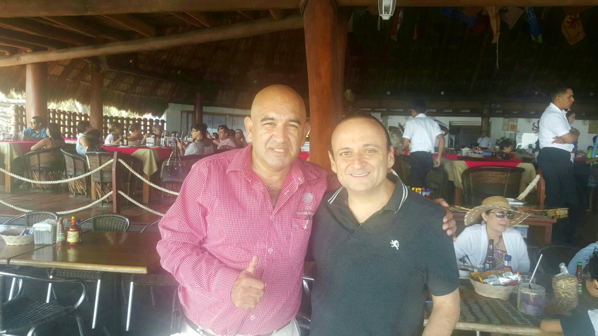 ARebollarC's tweet photo. Con Lalo España en Lázaro Cárdenas, en playa Jardin,  a quien agradesco haya grabado un mensaje para que visiten Michoacán  y su Costa https://t.co/0gHgjPwhC4