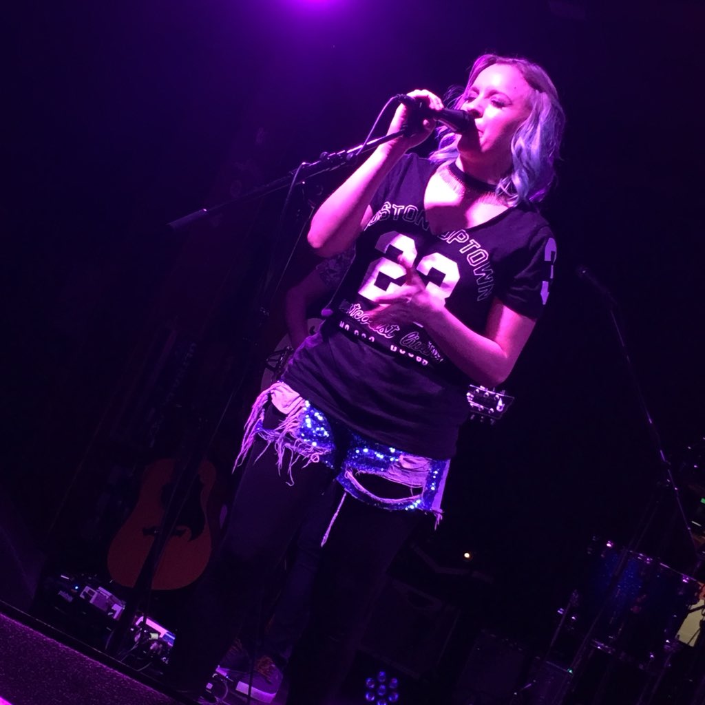 mrsLilMurray's tweet image. Great show @Philippahanna - you made us all feel like your best mate. Inspired by your band. Taking so many creative thoughts away with me. Thanks for being AMAZING! #YouAreAmazing #KeepOnDriving