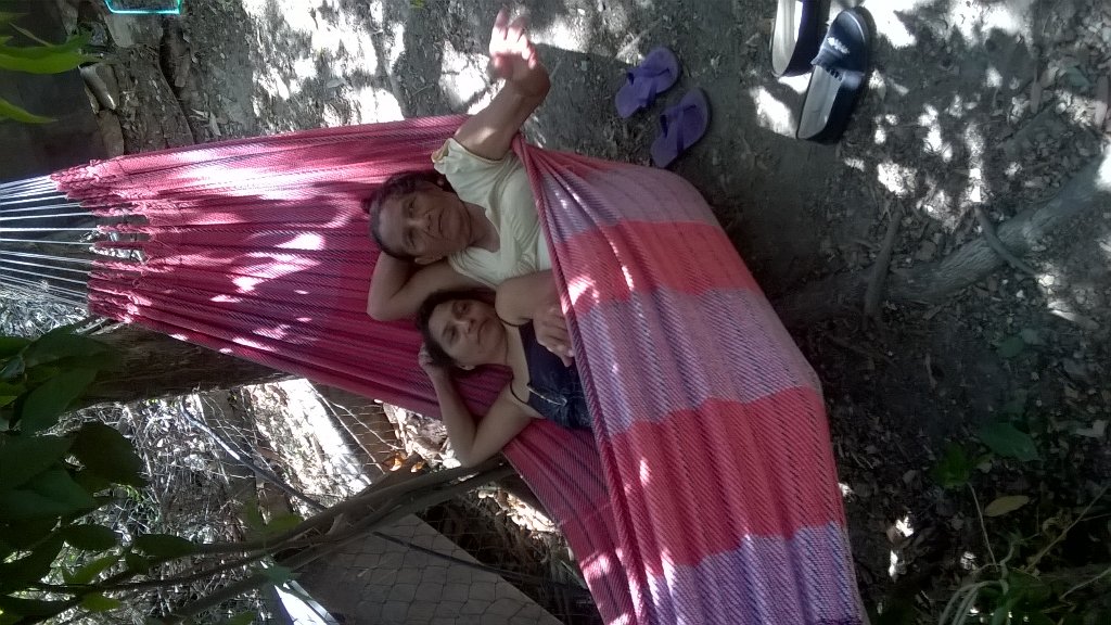 Y ellas disfrutando de los dias santos
