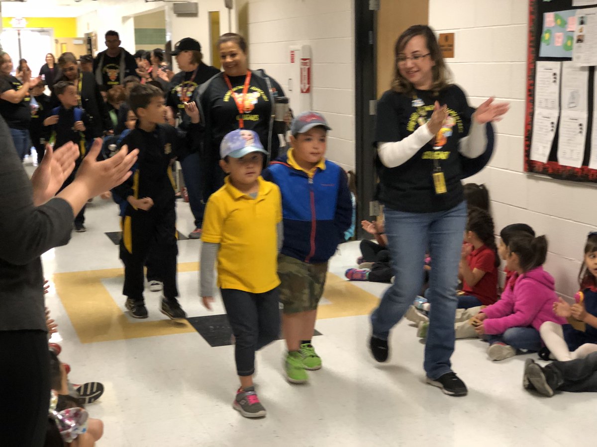 Egamez_SISD's tweet image. Parade for our Courageous Cougars before the Spring Games 🐾🐾#TeamAntwine #SpringGames