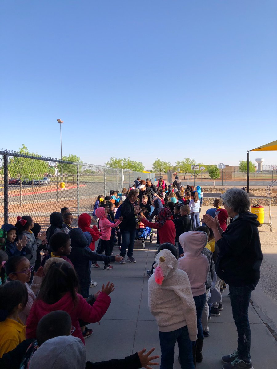 Egamez_SISD's tweet image. Parade for our Courageous Cougars before the Spring Games 🐾🐾#TeamAntwine #SpringGames