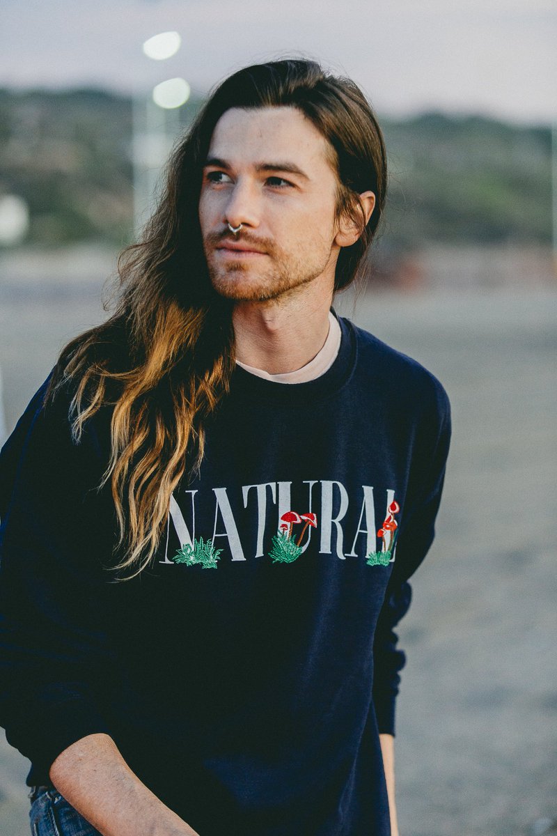 An embroidered sweatshirt naturally. ow.ly/Z4mR30jk8dh