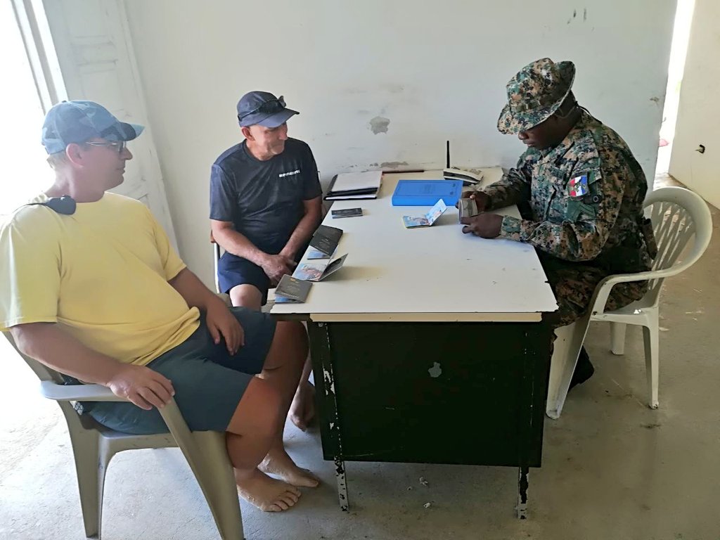 senafrontpanama's tweet photo. Garantizamos la seguridad de los nacionales y extranjeros que visitan las comunidades de El Porvenir, Carti Tupile y Ailigandi en la Comarca Guna Yala; donde nos encontramos realizando revisiones a las embarcaciones para que cumplan con las normas de seguridad al zarpar #Marca109 https://t.co/KTtcjueD6w