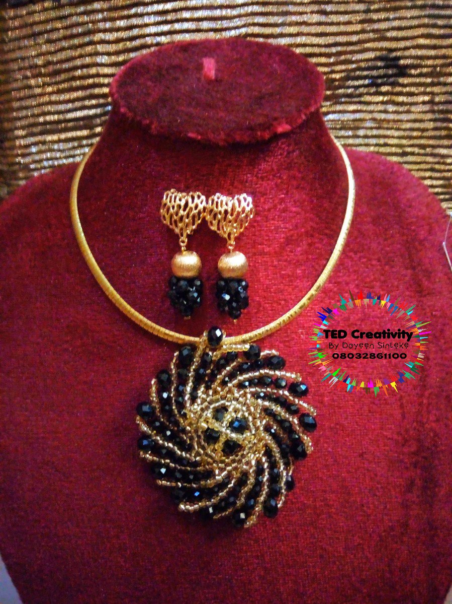 tedcollections's tweet photo. Beautiful handcrafted beaded pendant and earrings is available for pickup and can be made in any colour of your choice. Call/Whatsapp 08032861100 to place your order #DoyeenSinleke #TEDcreativity #pendant #beads #handmade #craft #asoebi #neckpiece #nigerianwedding https://t.co/phk5PJOn3T