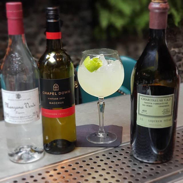 jayjenkins1405's tweet photo. #newmenu development
Long and refreshing with extra aged #chartreuse #briottet green apple #liqueur and #bacchus @chartreuse_uk @briottetliqueur @chapeldownwines @thefalstaff https://t.co/QAQ80VGD0S https://t.co/SN0TzkH55t