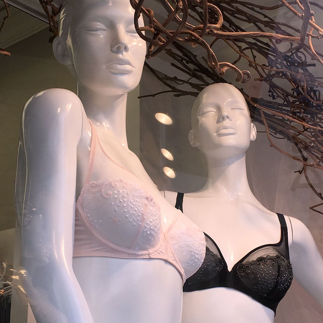 DianesLingerie's tweet photo. Spring is all about sheerness, tiny florals, and movement. The new Délice plunge is no exception with delicate Austrian embroidery of flowers and wild grass on elastic tulle.
SHOP NOW: https://t.co/Tu4mVAB8TV
#simoneperele #delice #newarrivals #fullcupbra #springlingerie https://t.co/DtztmU1xnk