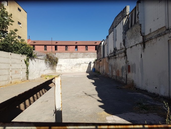 cdbolsillo's tweet photo. Conoce el #AntesyDespués de la 8va #PlazadeBolsillo ubicada a un costado de la estación Cumming de @metrodesantiago en el corazón de los barrios Brasil y Yungay en @Muni_Stgo 
Es operada por @PdB_Cumming y tiene una amplia oferta de actividades culturales. 
¡Visítala! https://t.co/BmZjtUMRjz