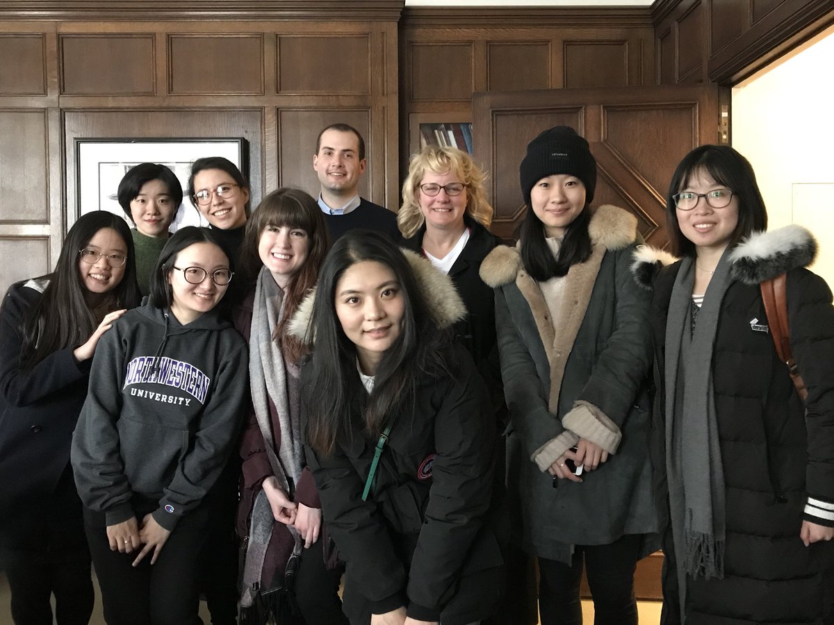 Many thanks to @ChicagoBlueSky @AndreaHanis for meeting with @MedillSchool MSJ business students to discuss innovation and technology and give a tour of the #TribuneTower