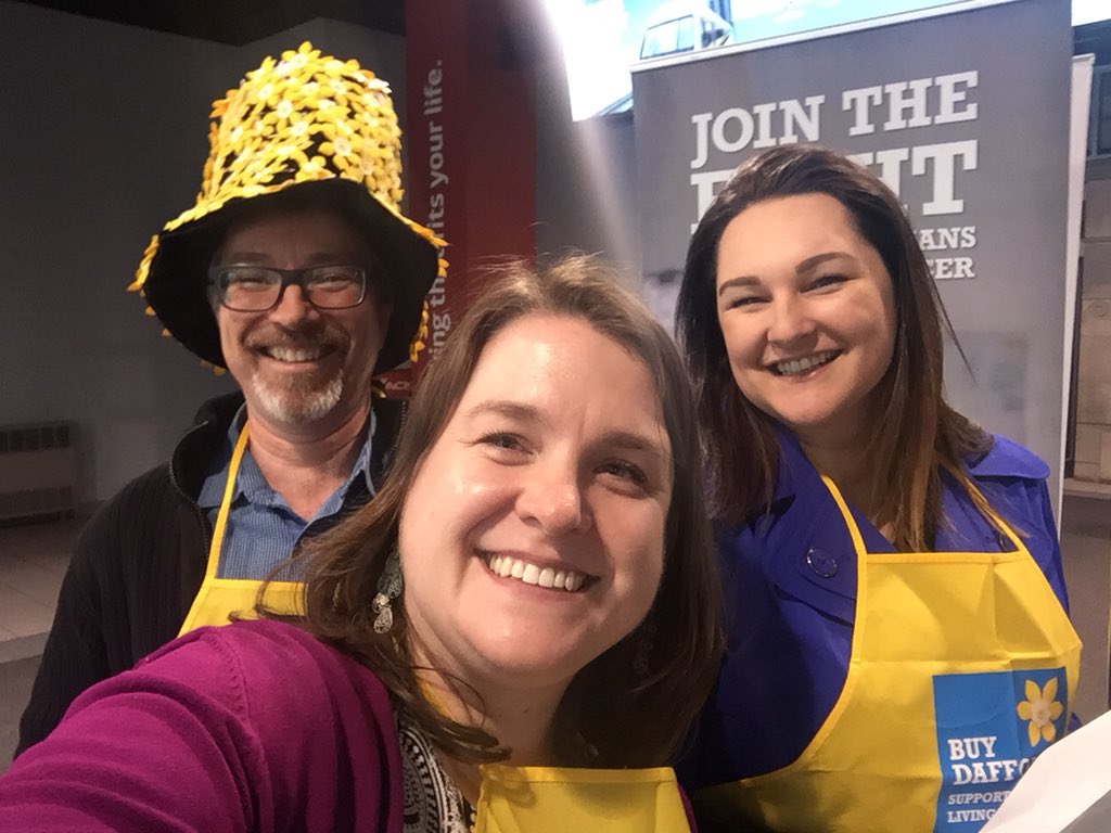 Great afternoon selling daffodil pins with the team - don’t forget to buy yours! 🌼 And if you already have one and see someone selling, give them an extra smile ☺️ #jointhefight #daffodilmonth