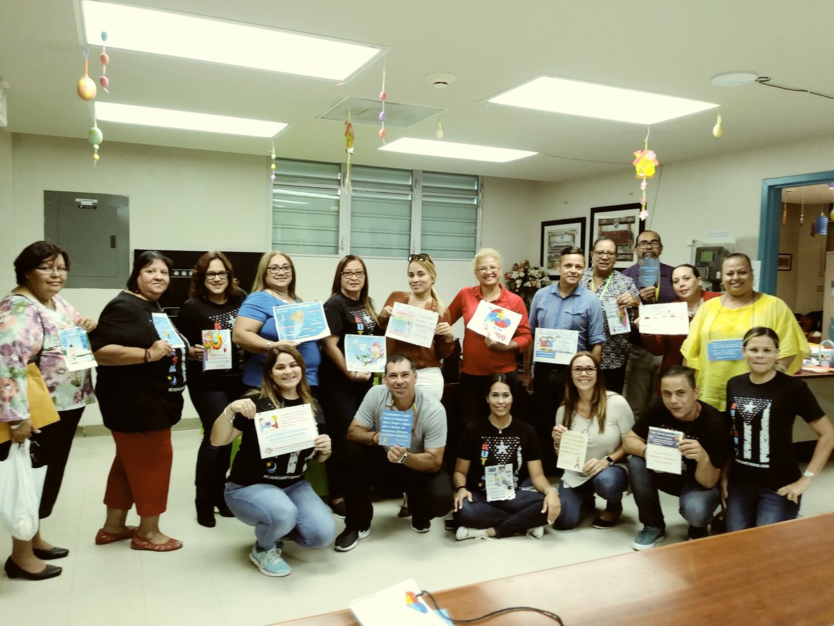 EscLCR's tweet photo. Nuestros niños de #autismo y el personal mostrando su amor, aceptación, dedicación a nuestros alumnos de Autismo. #SeparteDE #TodoPorLosNinos @EDUCACIONPR. @SecEducacionPR. https://t.co/nqV0bOw95W