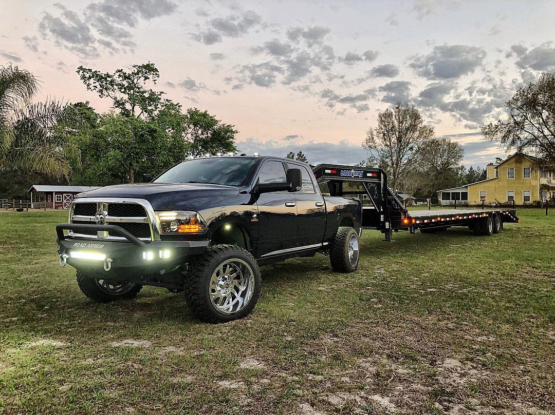 We’re just imagining all the projects we could tow with @rollingbigpower
#BullyDogTech // #BullyDogTuned // #RAM // #2500