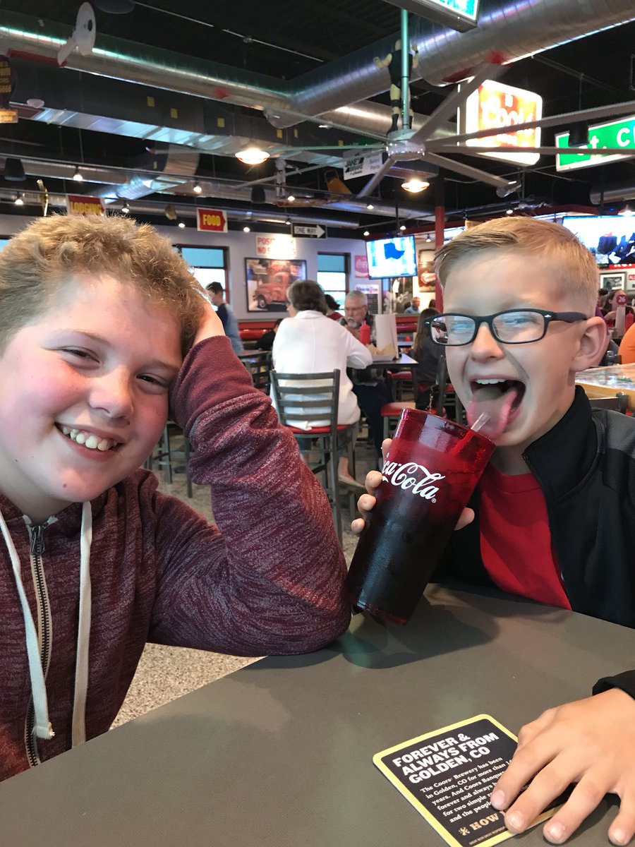 SMG4GOD's tweet photo. Chillin’ at Smitty’s!
#smittysgarageowasso #touchtunestv https://t.co/olS3u0p3w7