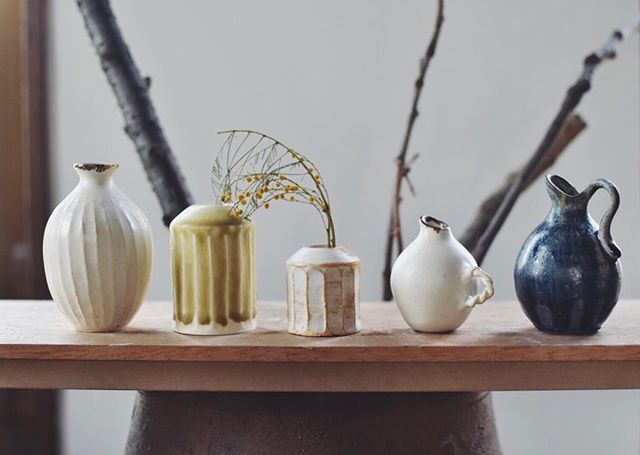 aya_ogawa_'s tweet photo. Good morning from Japan!
We are here!
Have a good day ♬
.
.
#myatelierview 
#ayaogawa_handmade_ceramics  #小さな花器 #tinybudvases  #花 #flowers #器 #陶器 #うつわ  #日々  #instapottery #interior #インテリア #ceramics #design https://t.co/wZ2MvOR2Cb https://t.co/bTHxPkzRZv