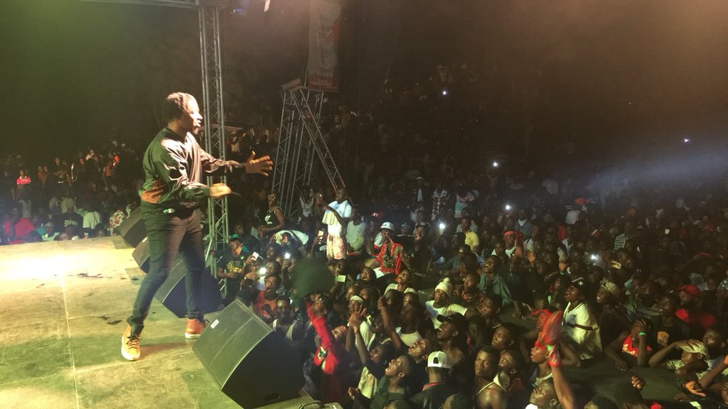 official4SYTETV's tweet photo. π₯@MagnomBeats ON STAGE πππ#EasterGreatEscape @ AVAKPEDOME
π―THE BIGGEST EASTER J A M
#4SYTETVEASTERJAM π₯
#MTNPulseApp
#nokiamobileonandroid https://t.co/QiBAwuVeM6