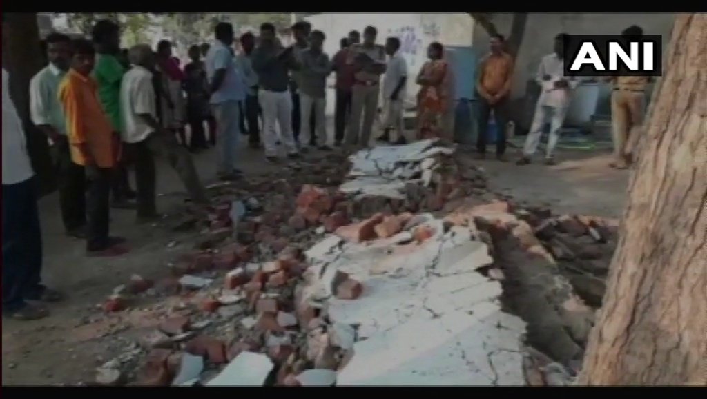 ANI's tweet photo. Two children killed, another two injured after a wall collapsed while they were playing beside it in #Shamirpet yesterday. Case registered, investigation underway #Telangana https://t.co/do369EJhiZ