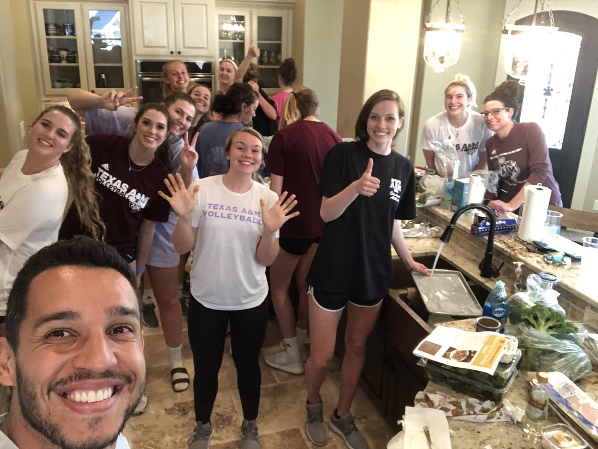 Aggie volleyball learning how to cook a REAL meal <a href="/AggieNutrition/">Aggie Nutrition</a> <a href="/AggieVolleyball/">Texas A&M Volleyball</a> #Foods #volleyball #familyfun #ownit