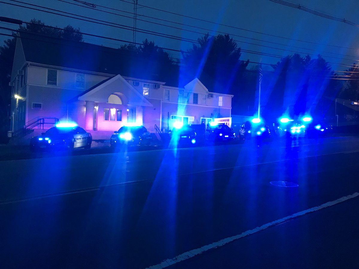 Tyngsboro Police taking part in the ‘Light It Up Blue’ campaign for Autism Awareness Day. 🚔