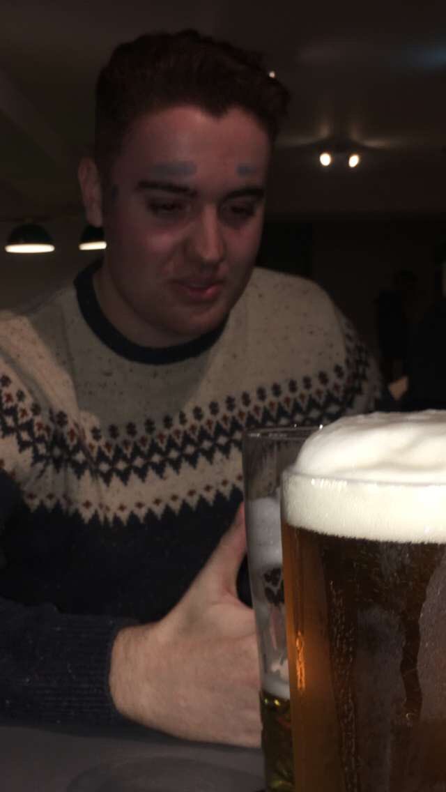deluded_rusty43's tweet photo. Here is a quick photo of me, when I smashed a chalk into the pocket with my head. #hatersWillHate #partyBoy https://t.co/oSpFi3ESdz