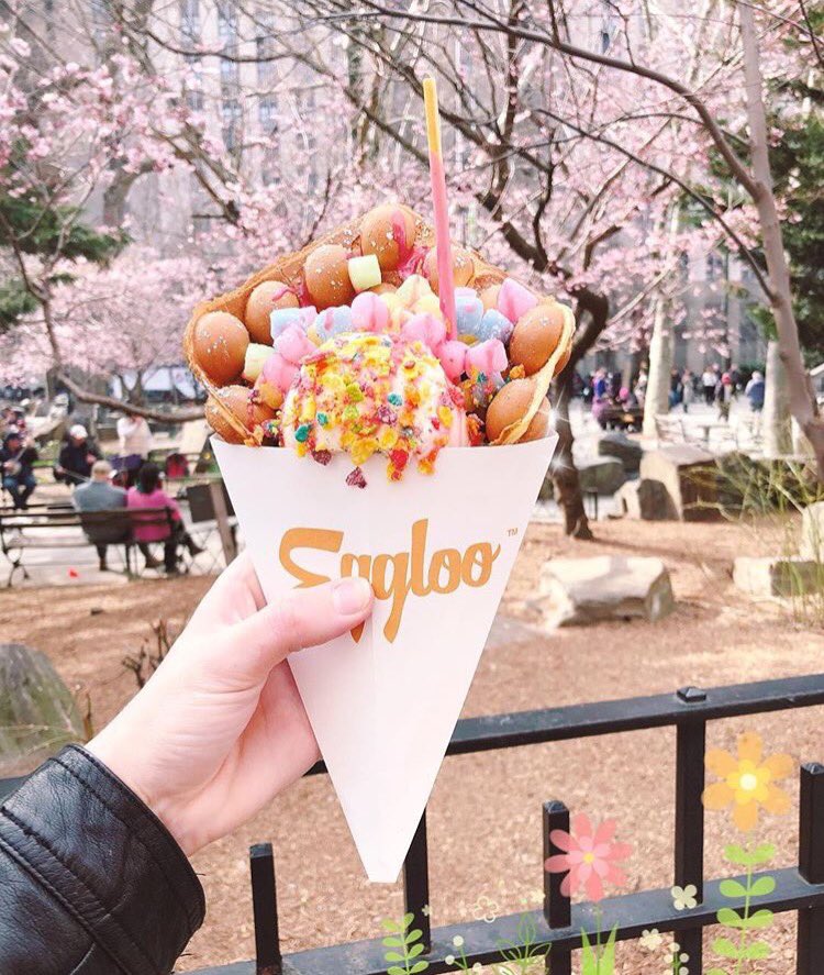 myeggloo's tweet photo. For when you want to just kick back and ralaxxx 😌🌸
(📷: @neonsenshi)
#spring #sweets #chinatown #eggloo #desserts #eastvillae #vegan #cookies https://t.co/PefqwrzmnZ