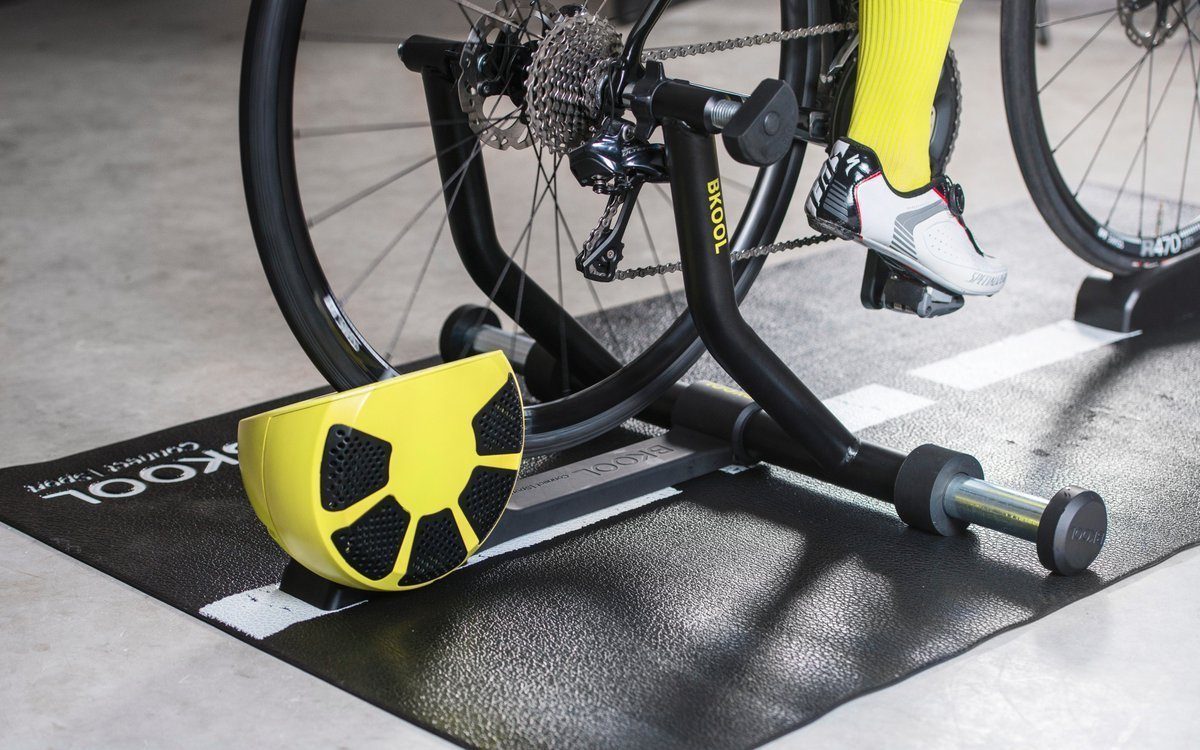 zonacycling's tweet photo. .@bkoolsport Lleva tu entrenamiento a otro nivel con el Bkool Smart Pro 2. Rutas en vídeo y 3D, clases de indoor cycling, workouts, velódromo virtual, ligas, retos... ¡El frío, el trabajo o el tráfico ya no serán excusa para mantenerte en forma! 
Comprar: https://t.co/bw17RbcIJg https://t.co/Ebkw4p1Eqn