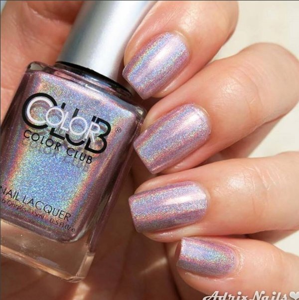 Halo-Graphic de @colorclubnaillacquer por @adrix_nails 
💙 un color que NUNCA vamos a superar 😜 
¡Es perfecto! 💛