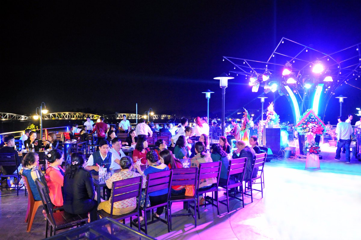 SongHuong2020's tweet photo. SKY PUB
��ược khởi động hàng đêm với ban nhạc Acoustic nhẹ nhàng và tiếp nối là Live DJ Music với nữ DJ cực sôi động, cực nóng bỏng
Nhà hàng hy vọng mang đến cho quý khách những giây phút thăng hoa và trải nghiệm tuyệt vời
FB :Song Huong Floating Restaurant https://t.co/j0zc3bE3Uk