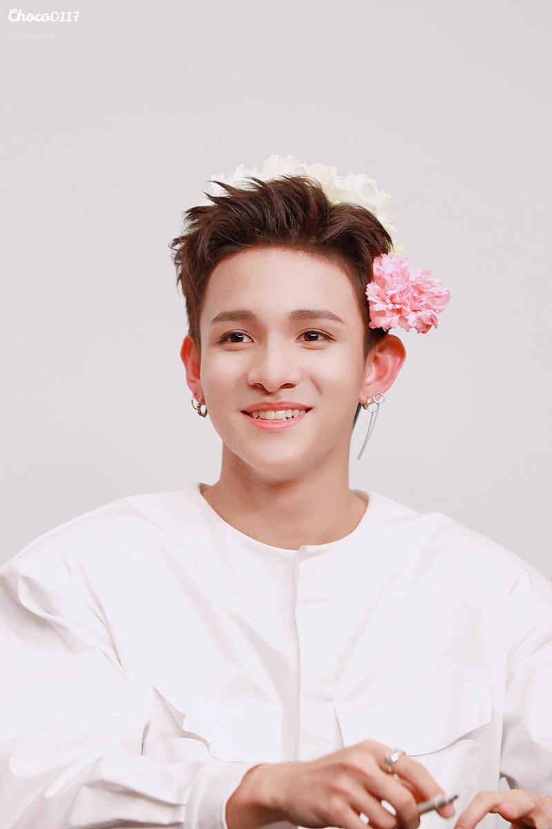 Choco020117's tweet photo. 180331 TCC ‘ONE’ 첫 팬사인회 HD 4P
 @bravepunch0117 
#사무엘 #Samuel #サムエル #ONE https://t.co/SIG5vSrtR9