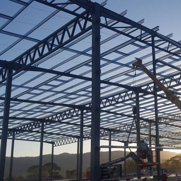 FASTTECPanama's tweet photo. Utilización de nuestras correas para cubrir luces de 17 mts en la construcción de almacén de grandes dimensiones en Managua, Nicaragua.
•••
#estructurametalica #perfilesestructurales #acero #construccion #ingenieriacivil #estructura https://t.co/RgLJz5fSgh