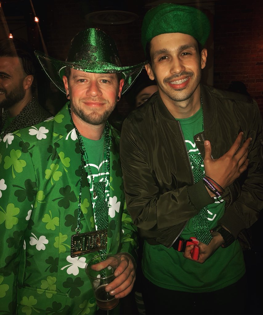 love_jeanette86's tweet image. ☘️i love this picture! ☘️ #ErikMichaelMonday with a side of early #JacobTuesday ☘️ #OPatricksWeekend @iamerikestrada @jacobunderwood7 @otownofficial #OTown #EManiac #JUnkie 📸: Me!