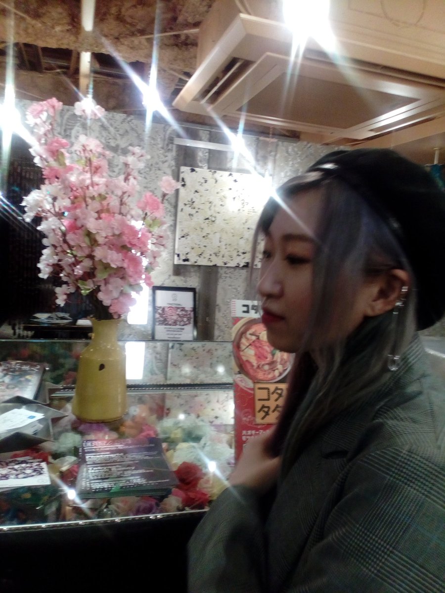 vegetanpul's tweet photo. 2018.3.28
DJの演者さん、MARMELOちゃんと一緒に来ていた未終ちゃんです。
女子力高いお二人。
#サナギ新宿 #EPITAPH331 https://t.co/pqx4Gt1T2p