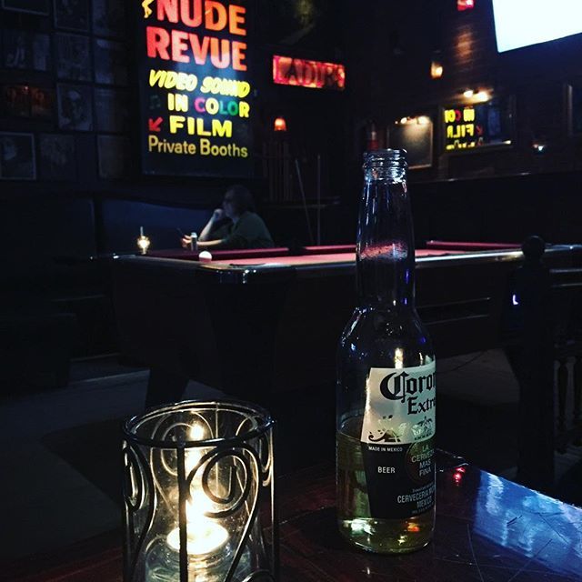 Drinks at Fat Black Cat Club in NYC before the Comedy Cellar show with <a href="/ColinQuinn/">colinquinn</a> ift.tt/2Jf42Au