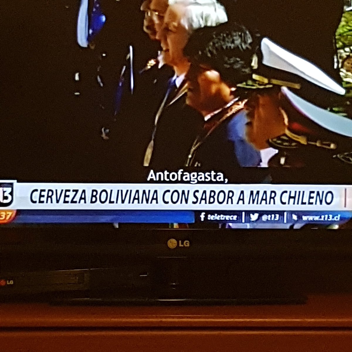 TmKary's tweet photo. Ahhhh..... se supera lo insuperable #megustaserchileno #insuperable #ChileLoHacemosTodos #cerveza #micerebroexploto #evomehacestantoreir https://t.co/VP0o4DxInF