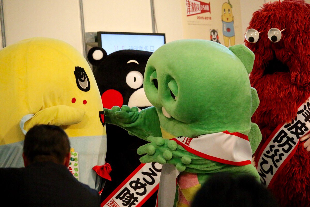 ふなっしーな４７ おしーにゃ２４ ガチャピンパイセン Gachapinblog が ふなっしー Funassyi に興味深げに近づいていく ヒーロー同士の邂逅の様子が可愛すぎたので置いときます ガチャピン ムック 長い間ありがとう ガチャピン ふなっしー