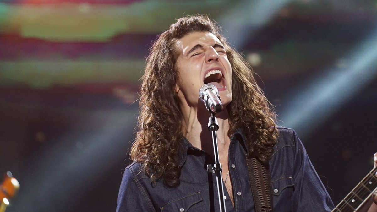 AmericanIdol's tweet photo. That was the quickest yes yet! Cade is rockin’ and rollin’ to the Top 24! #IdolShowcase #AmericanIdol https://t.co/Reu46GYntS